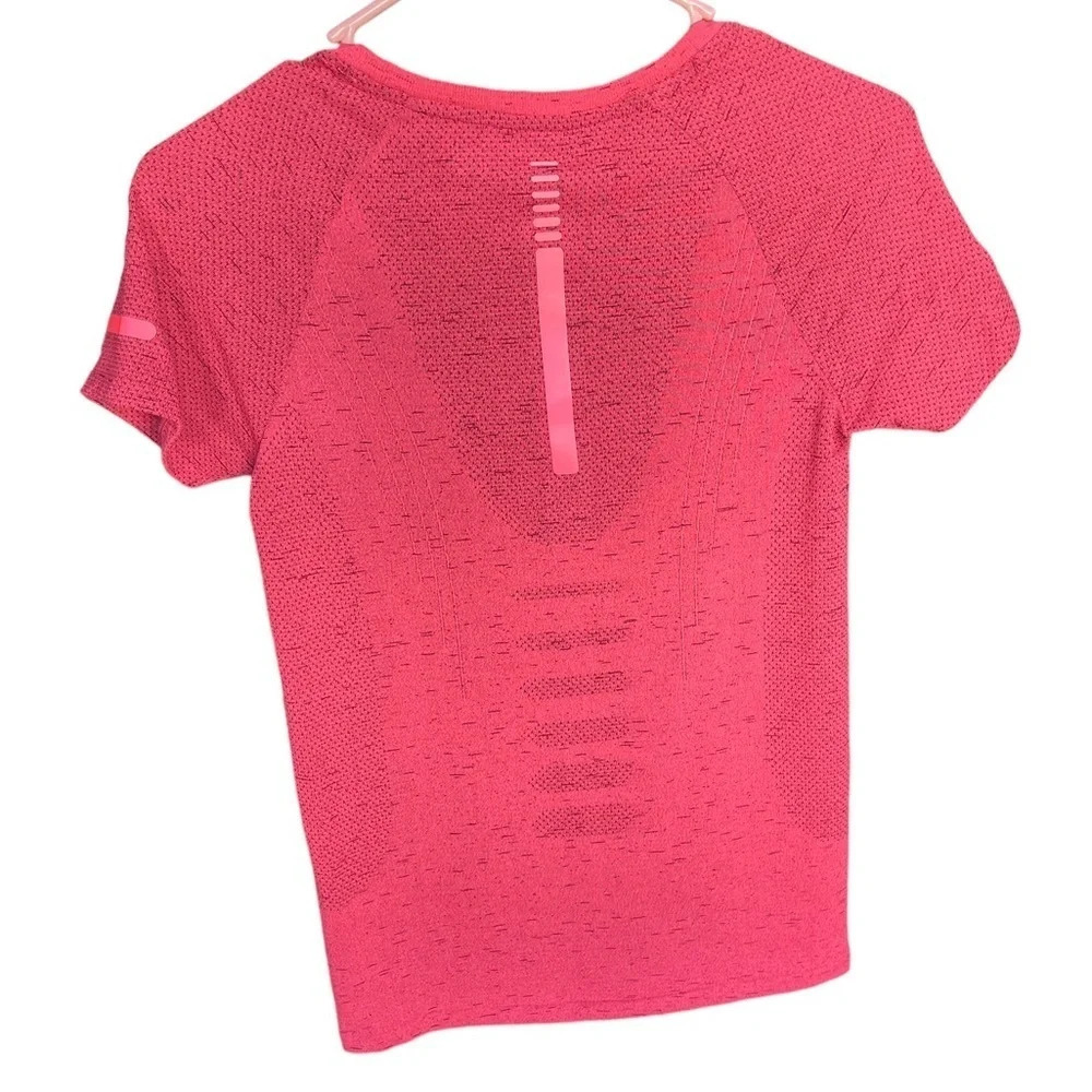 UNDER ARMOR Pink Short Sleeves Athletic Tee Size  XS - Picture 7 of 9
